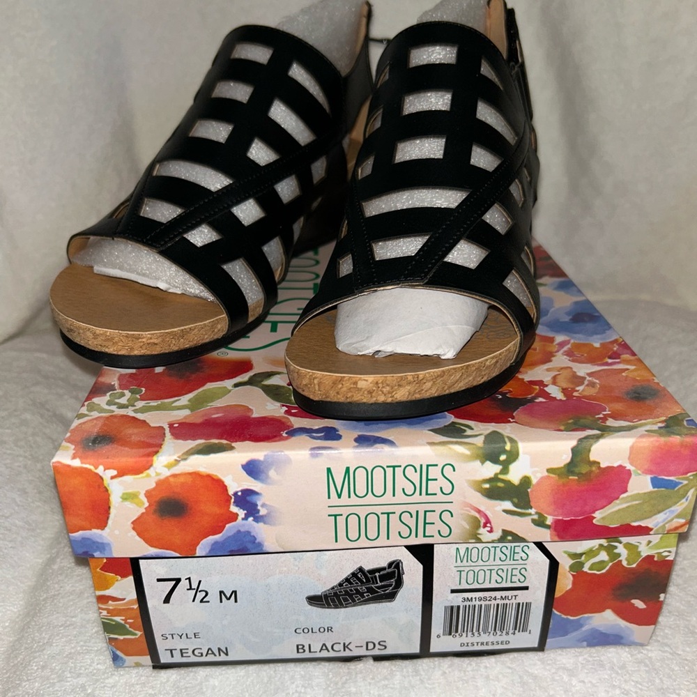 Mootsies Tootsies Black Strappy Sandals with Platform Sole